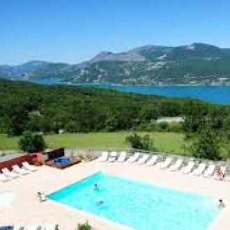 Vue Serre Ponçon camping piscine La Palatrière Haute-Alpes