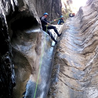 canyoning rappel
